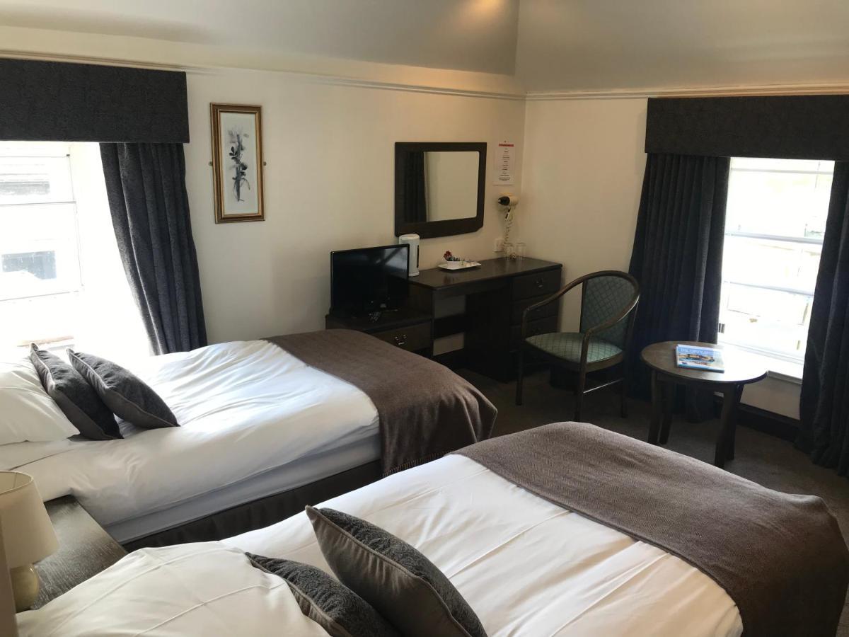 Lion And Unicorn Hotel Thornhill  Kültér fotó
